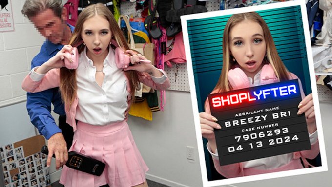 La Aventura De Oficina De Alta Definición De Breezy Bri Con Elementos Fetichistas,