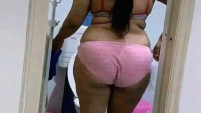 Cámara Oculta Captura Juegos Previos Íntimos Y Pajas En El Baño