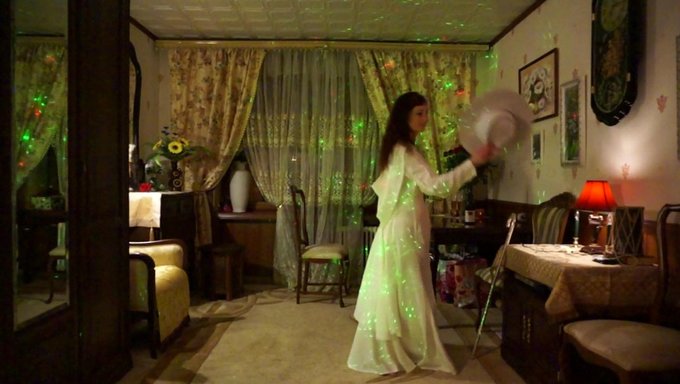 Vídeo Casero De Una Rusa Blanca Bailando Seductoramente