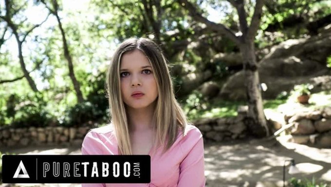 Coco Lovelock, La Joven Novia, Explora Sus Deseos Lésbicos En Este Video Ardiente. ¡no Te Lo Pierdas!