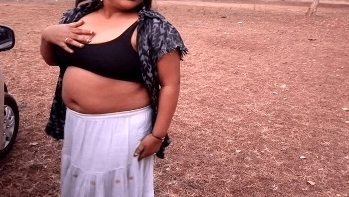 Aventura Al Aire Libre De Una Pareja Desi Con Grandes Tetas Y Azotes