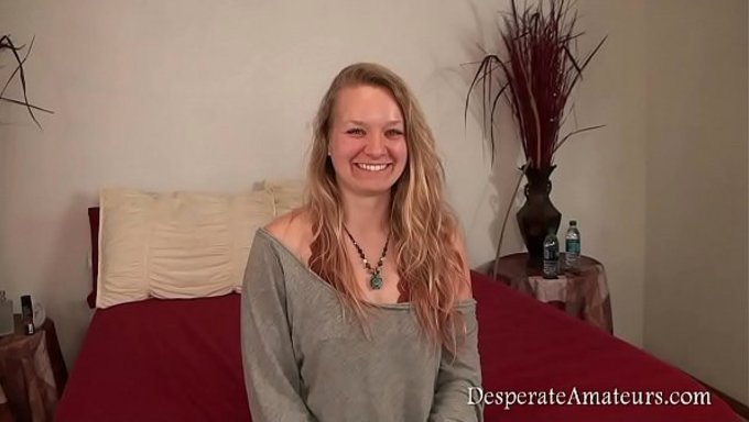 La Amateur Desesperada Shiloh Intenta Ganar Algo De Dinero En Un Casting Salvaje.