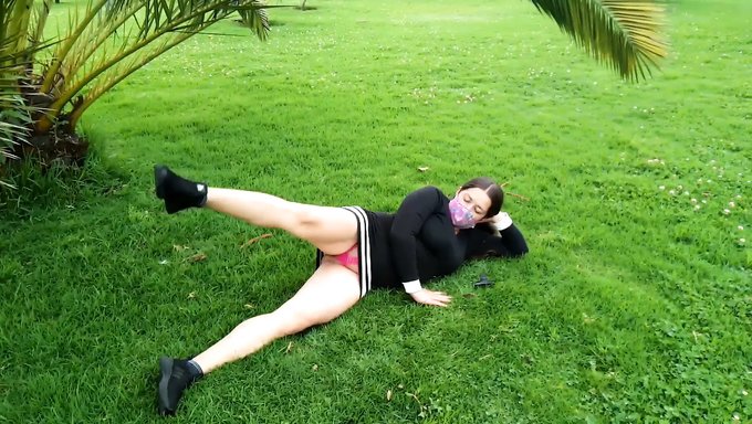 ¡hijo Latino Maduro Es Follado Por Un Joven Semental En El Parque! ¡no Te Pierdas Esta Escena Caliente!