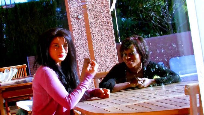 Diversión En Trío Con Dos Chicas Cachondas Y Una Gran Polla Negra