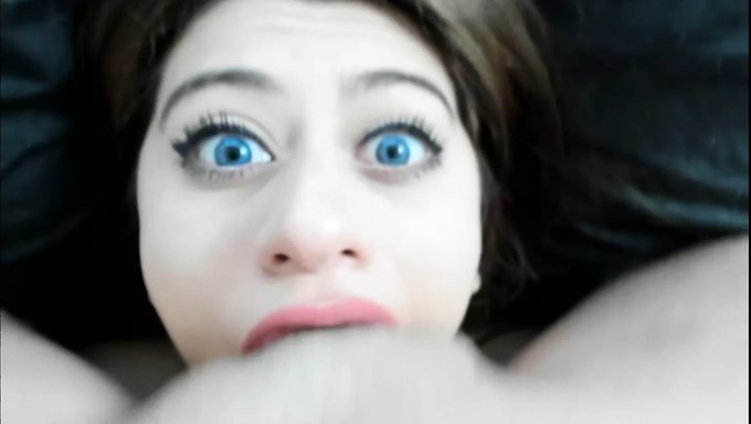 Intenso Contacto Visual Durante El Sexo Oral Con Una Joven Intérprete De 18+. ¡mira Cómo Se Divierten Juntos!