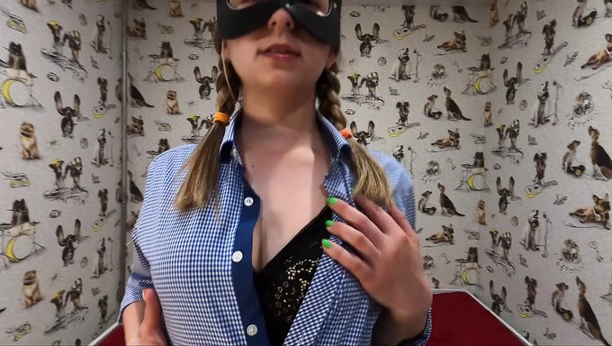 Estudiante Universitaria De 18 Años Explora Su Sexualidad A Través Del Squirting