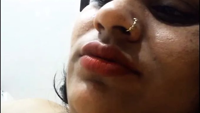 Tía India Madura Se Pone Traviesa En Un Video De Conversación Sucio