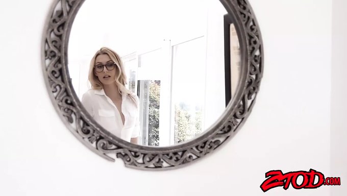 Alexa Grace, Una Impresionante Colegiala Rubia, Experimenta Una Penetración Profunda
