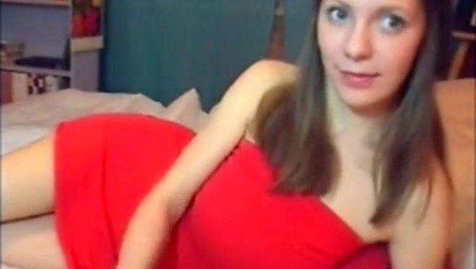 Grandes Tetas Naturales Y Juego Con Dildo En La Webcam