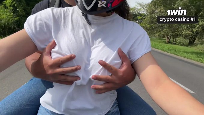 Un Padrastro Recoge A Su Hija Después De La Uni Y Termina Con Una Charla Sucia.