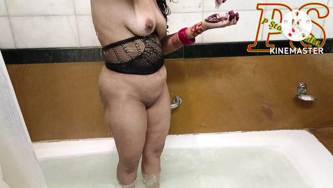 Sesión Casera De Masturbación De Una Bhabhi India Amateur En El Baño