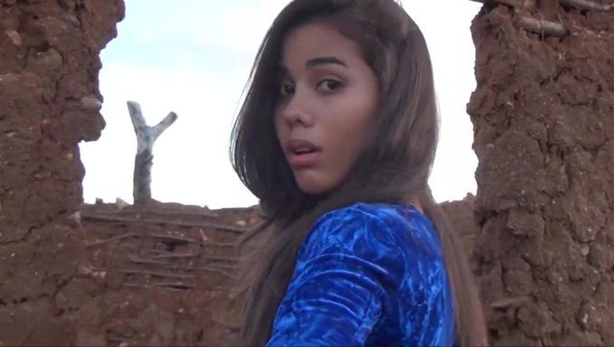 Video Porno De Leila Severine Con Larissa Malgahaes