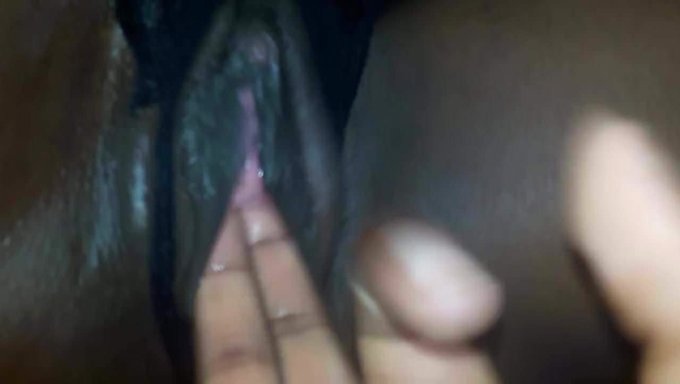 Una Chica Negra Se Masturba Hasta Llegar Al Orgasmo Squirting
