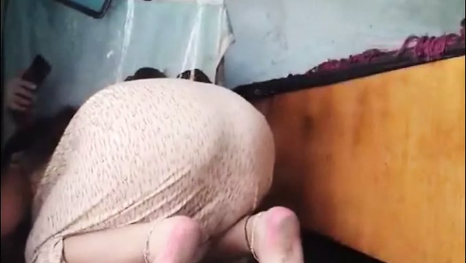 Madrastra Madura Con Gran Trasero Lava El Suelo En Video Casero