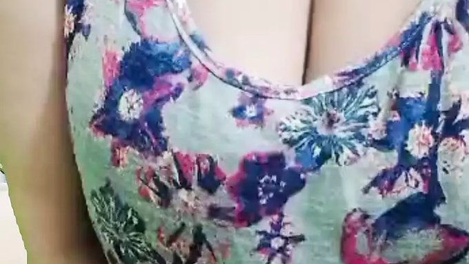 La Sesión En Solitario De La Chica Asiática Termina Con Un Orgasmo De Tetas Grandes
