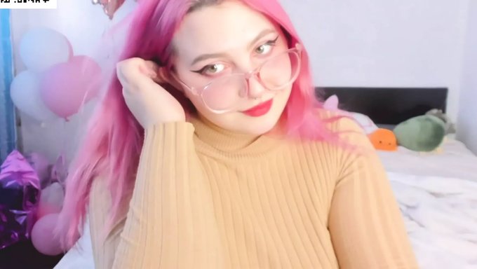 Chica Universitaria Gordita Muestra Sus Grandes Tetas Naturales En La Webcam