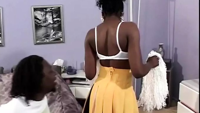 Gran Polla Y Animadoras En Esta Película Clásica Hardcore