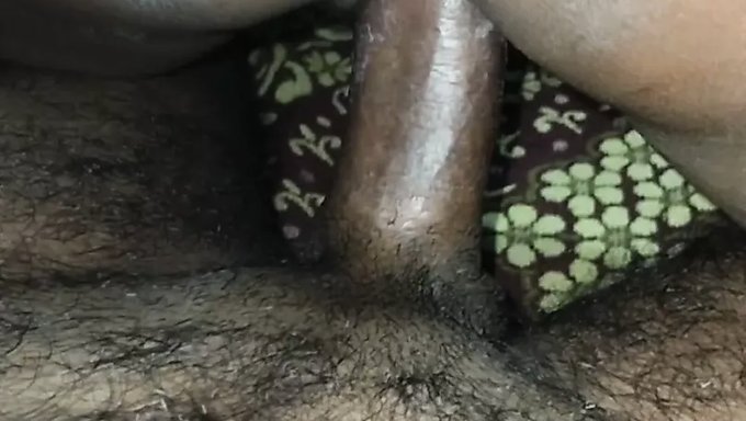 Tía Se Entrega A La Eyaculación Femenina Y Al Squirting