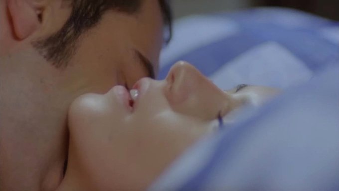 Escenas De Besos Y Sexo Hd 60fps En La Noche Del Caballo (2009)