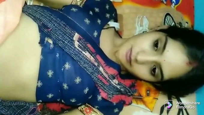 Chica India Bisexual Hace Sexo En Público Y Es Follada Por Su Hermanastro