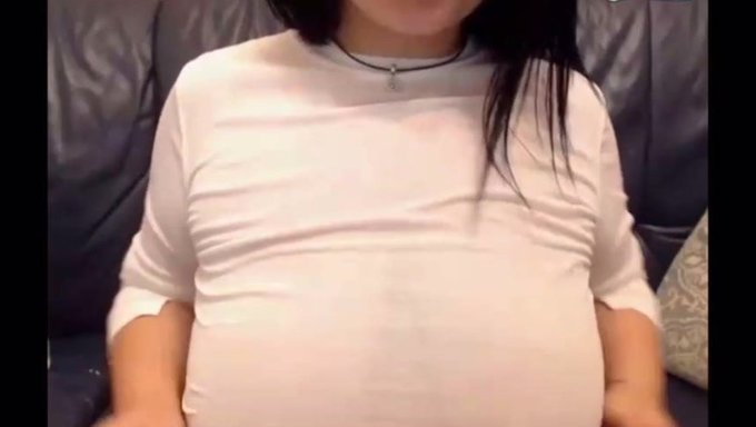 Una Chica Encantadora Con Pezones Bonitos Y Tetas Caídas. ¡te Encantará!