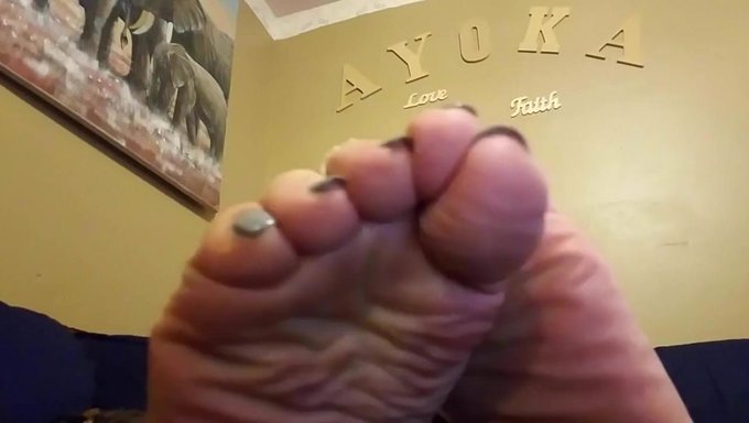 ¡mira Este Video De Fetiche En Solitario Con Una Negra Negra Negra Y Provocando Con Los Pies!
