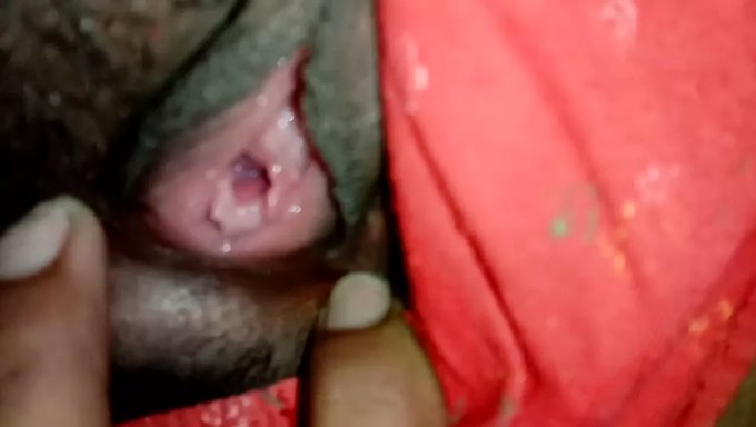 Joven Novia Muestra Su Coño Peludo En Un Video En Solitario