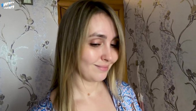 ¡en El Video De 18+! Una Milf Amigable Y Hospitalaria Con Grandes Tetas Naturales