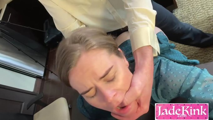 Sexo Por Primera Vez Con Un Jefe En Una Escena De Casting