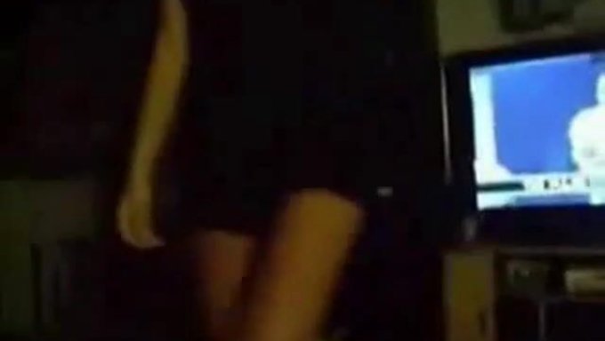Pareja Amateur Se Pone Traviesa En La Webcam Con El Juego De Dedos