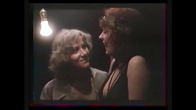 Las Lesbianas Vintage Francesas Exploran Su Sexualidad En Un Clásico Video Suave. ¡mira Cómo Se Divierten!