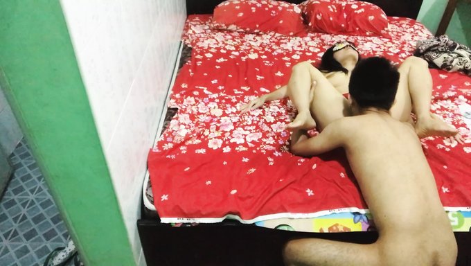 Un Universitario Amateur Lame Un Coño Apretado En Un Video Hd