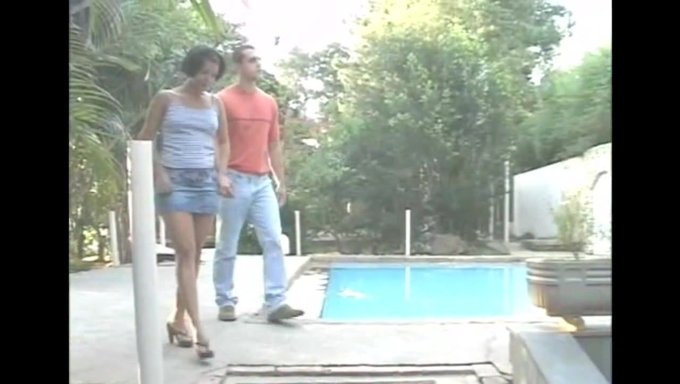 Trampista Brasileña Es Atrapada En El Video De La Habitación
