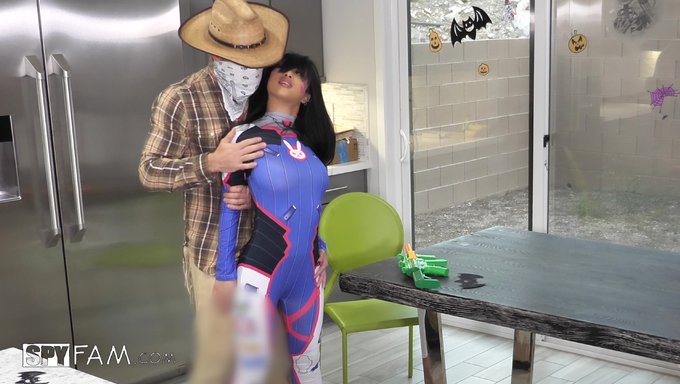 La Hermanastra Jade Kush Recibe Un Creampie Después De Darle Una Mamada A Su Hermanastro