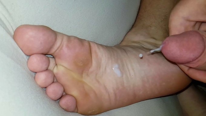 Compilación De Corridas De Gran Polla Con Fetichismo De Pies Y Pies