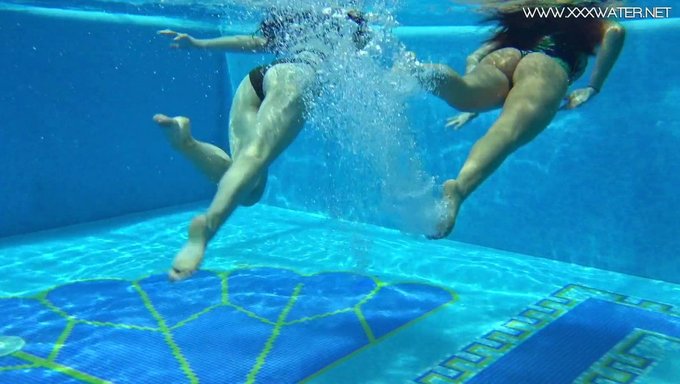 Las Latinas De Gran Culo Diana Rius Y Sheril Blossom Se Desnudan En La Piscina