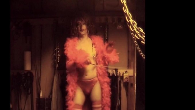 La Milf Británica En Connecticut Explora El Bdsm Con Tacones Altos