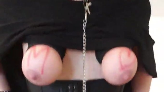 Tentadora Vestida Bdsm En El Lugar De Trabajo