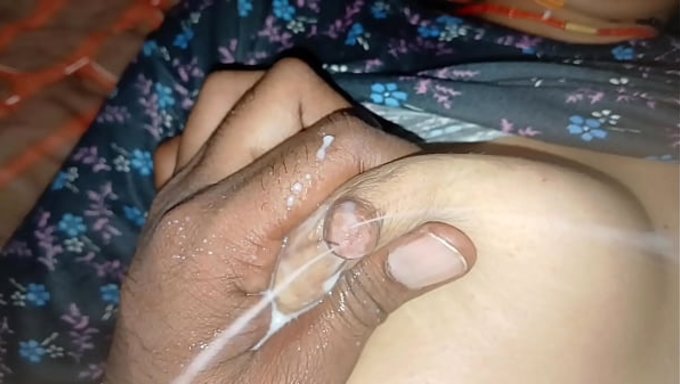 Diversión Con Tetas Completas Con La Bhabhi Tetona.