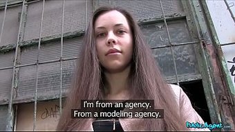 El Casting En Efectivo Se Hace Público Cuando La Joven Modelo Se La Chupa Y Se La Folla Rico.