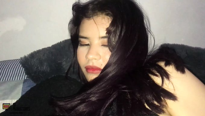 Consigue Una Polla Dura En Su Boca Y Coño En Este Video De Maduras Y Adolescentes (18+)