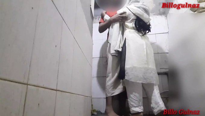 La Primera Experiencia Anal De Mi Hermanastra En El Baño