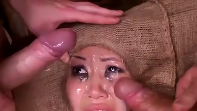Una Milf Asiática De Grandes Tetas Es Doblemente Penetrada En Un Video De Bondage