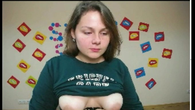La Tetona Ucraniana Anna Expone Sus Tetas