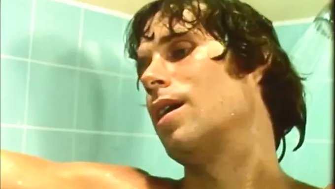 Sharon Mitchell Da Una Mamada Impresionante En La Ducha
