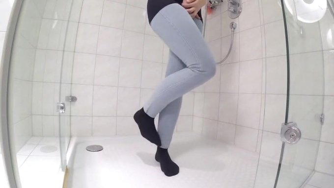 ¡mira Este Video Casero De Meando En La Ducha! ¡gana El Premio "Best Of The Best"!