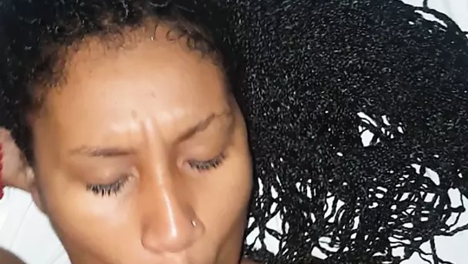 Una Novata Explora Su Sexualidad En Un Video Caliente