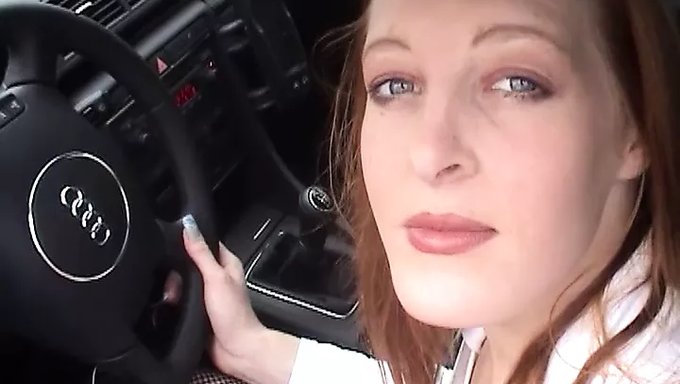 Video Pov De Una Nena Holandesa Pelirroja Disfruta Del Sexo Anal Con Su Amante.