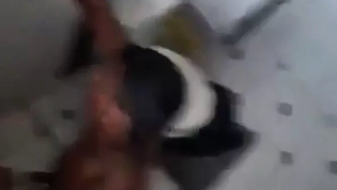 Chico Amante De Las Transexuales Es Dominado Y Chupado En Público