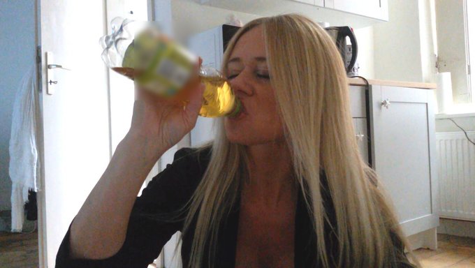 La Milf Alemana Kim Se Pone Traviesa Y Muestra Sus Grandes Tetas